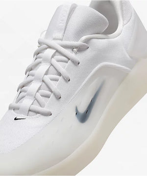 Nike SB Zoom Nyjah 4-(white/black/white)